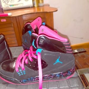 Barely worn Jordans 5 1/2